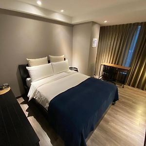 Yomi Hotel - Shuanglian Mrt